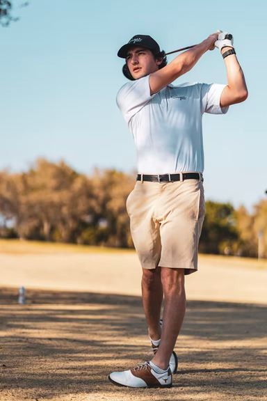 a-golfer-wearing-a-black-leather-belt