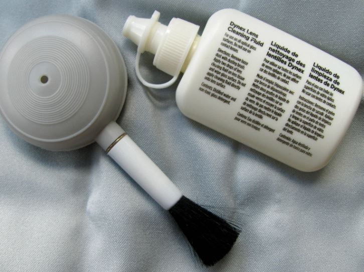Lens-Cleaning-Pen-or-Brush