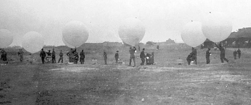 incendiary-balloons-for-Operation-Outward-in-England