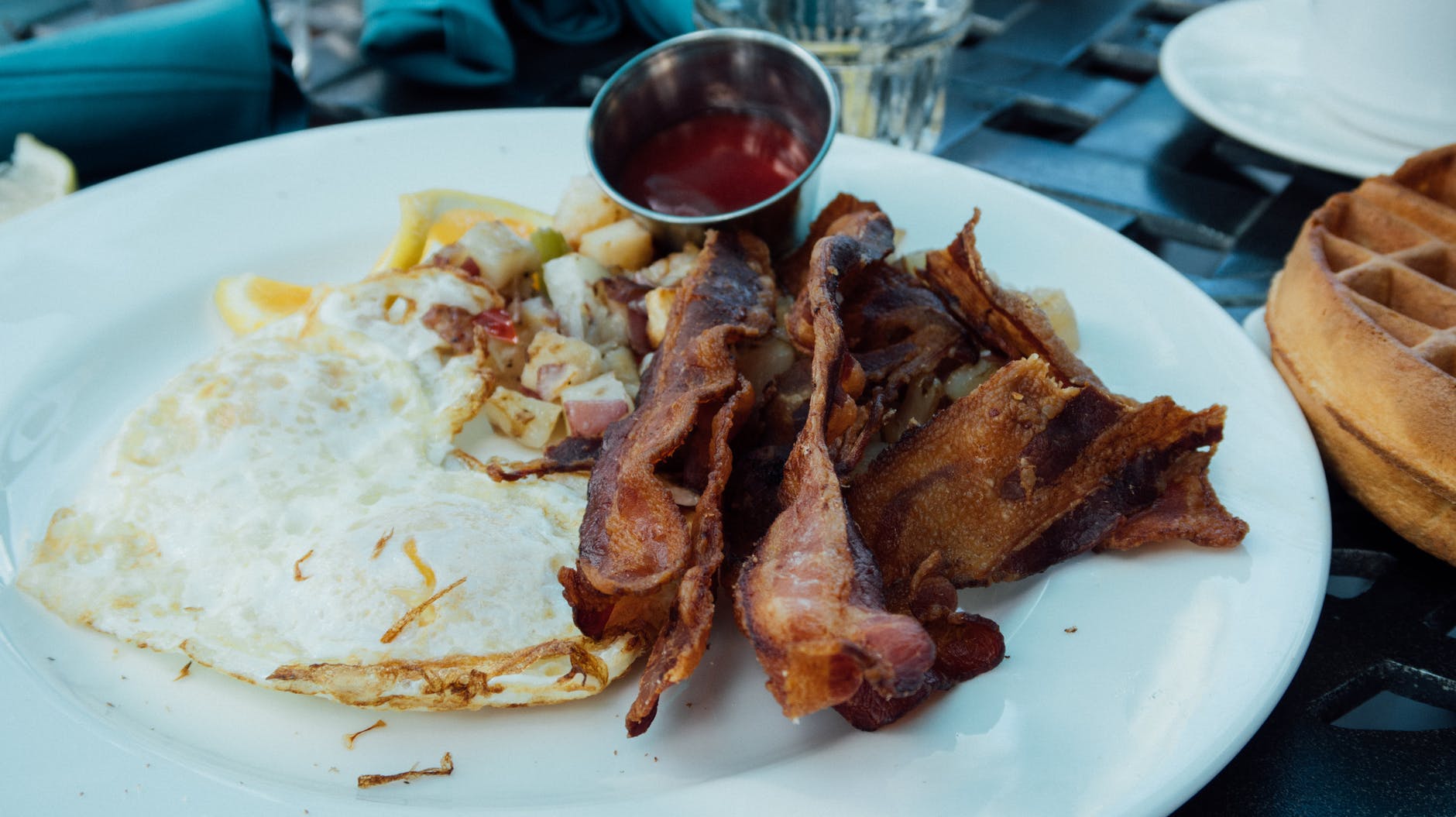 Are Eggs and Bacon a Healthy Breakfast?