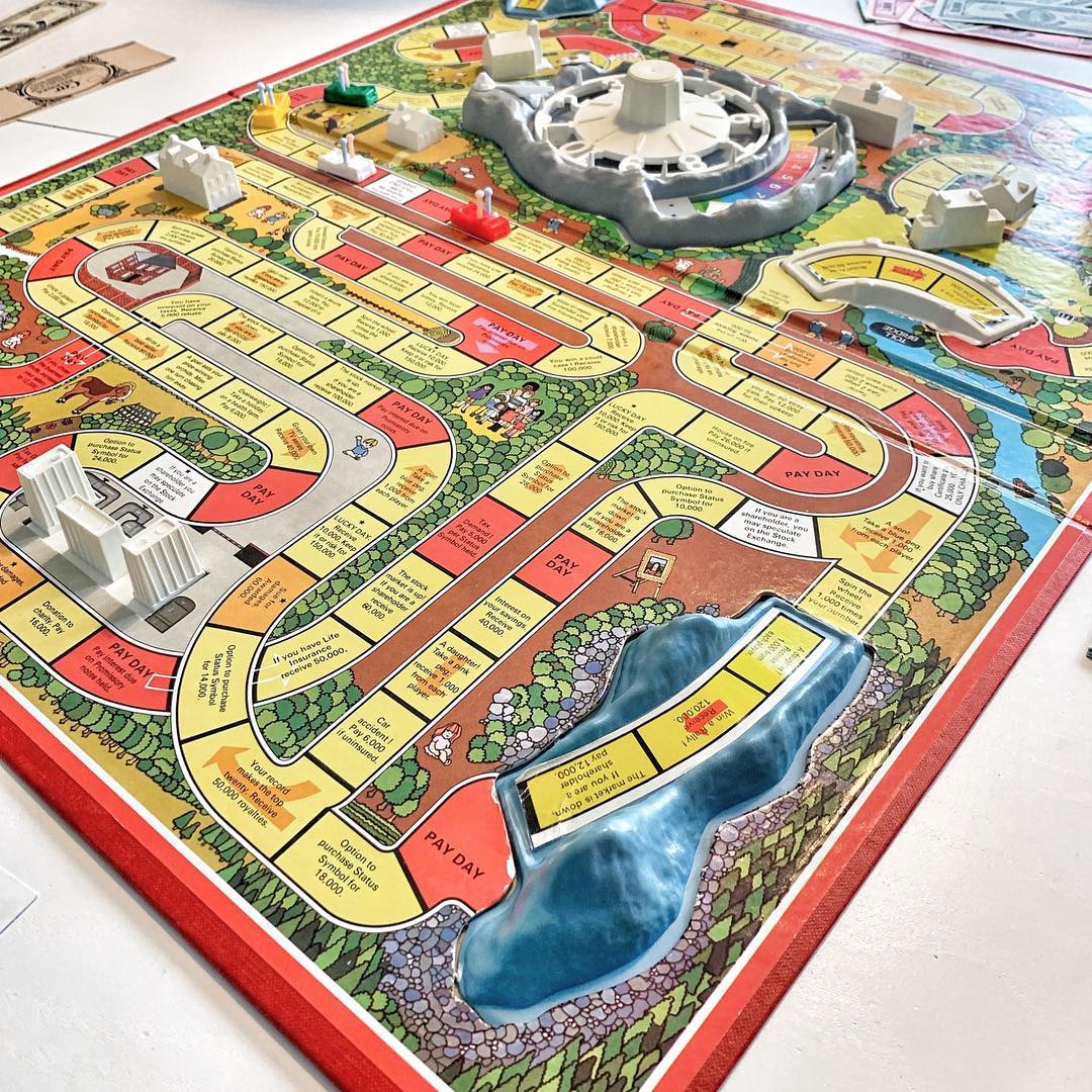 Board overview of the game of life modern version