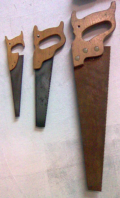Different sizes of hand saws 