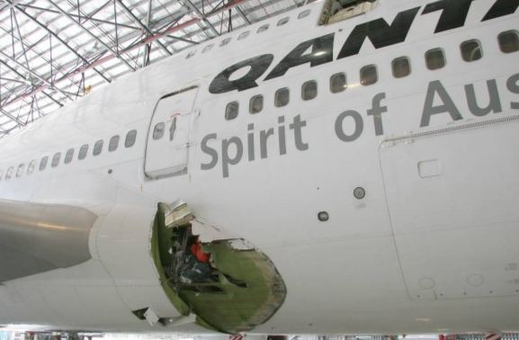Qantas_Flight_30_damage