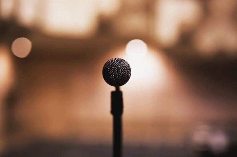 Picture of a microphone.