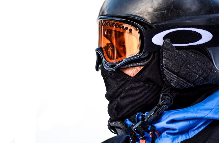 Key-Features-of-Snowboarding-Sunglasses