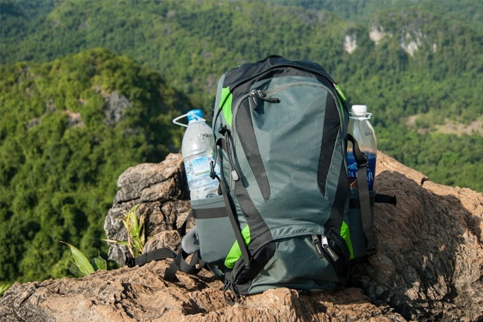 Top-6-Water-Bottles-for-Backpacking-Traveling