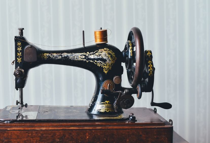vintage-sewing-machine
