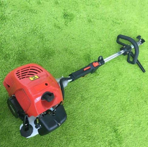 Power-Broom-for-Renewing-the-Grass-Blades