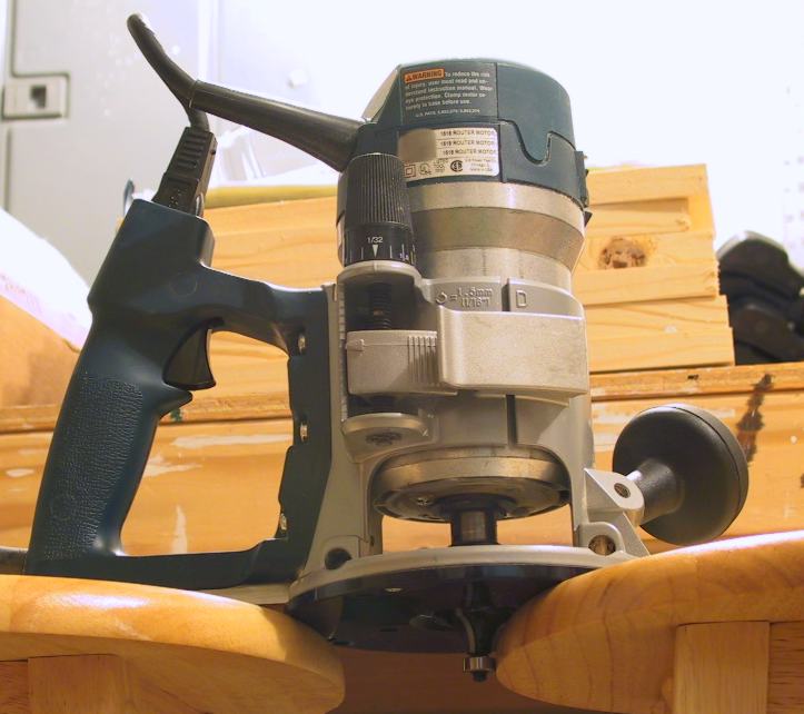 A "D-handle" fixed-base router
