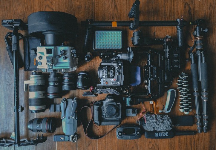 Top-10-Essential-Camera-Accessories