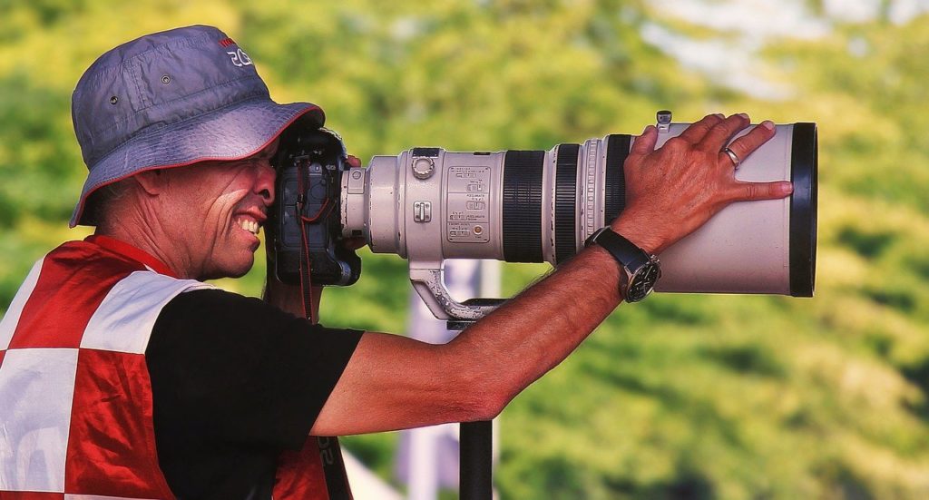 a-photographer-clicking-a-photo-using-a-big-lens