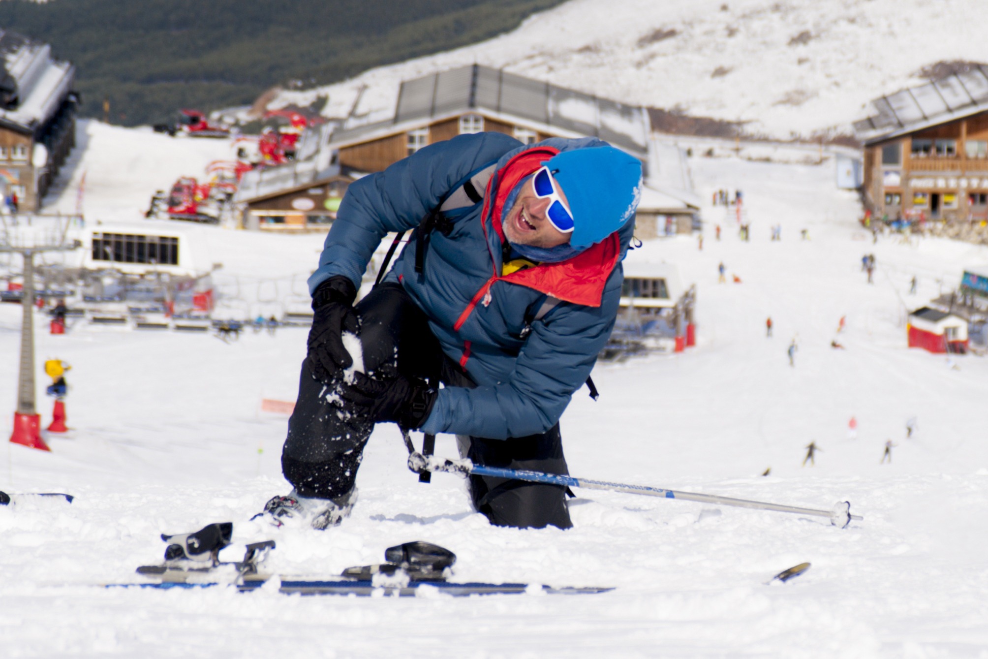 A man experiencing pain on a ski slope