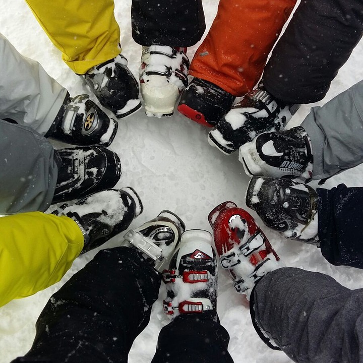 ski-boots-of-skiers-in-circle