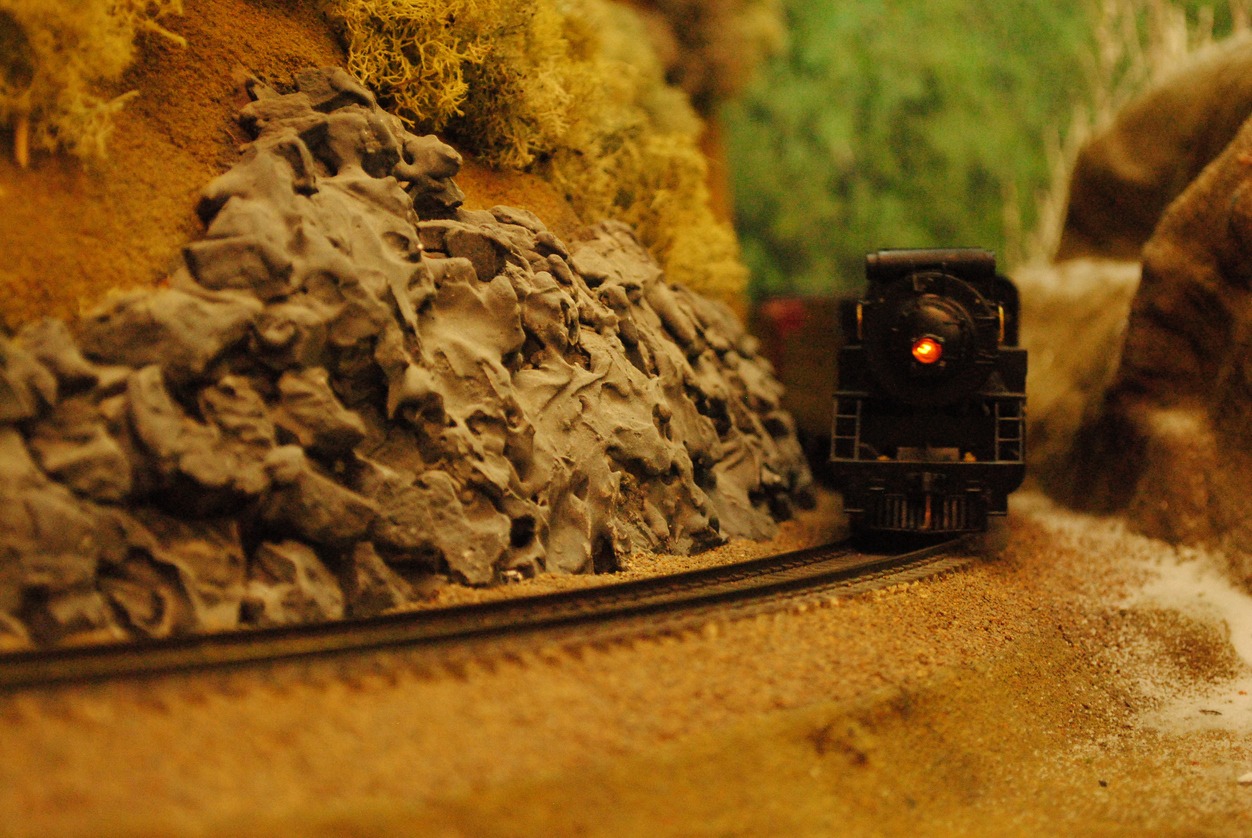 Model train coming around a bend
