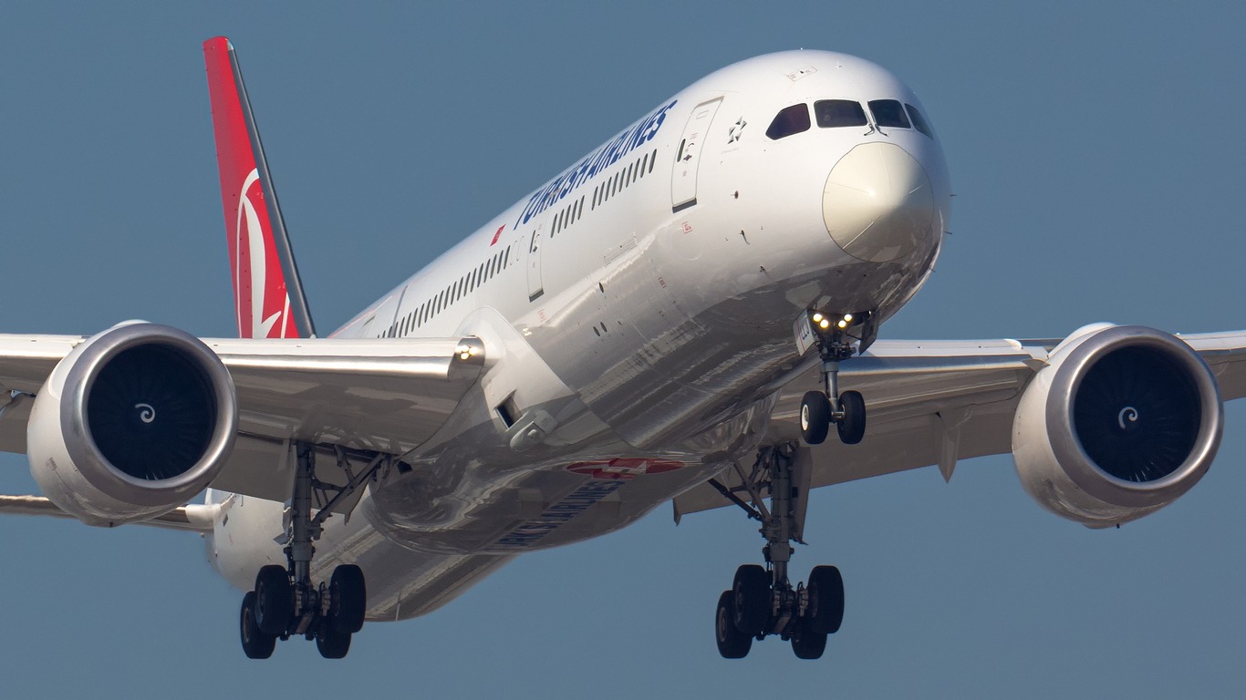 Turkish Airlines Boeing 787-9 Dreamliner TC-LLJ landing at Mexico City Intl. Airport