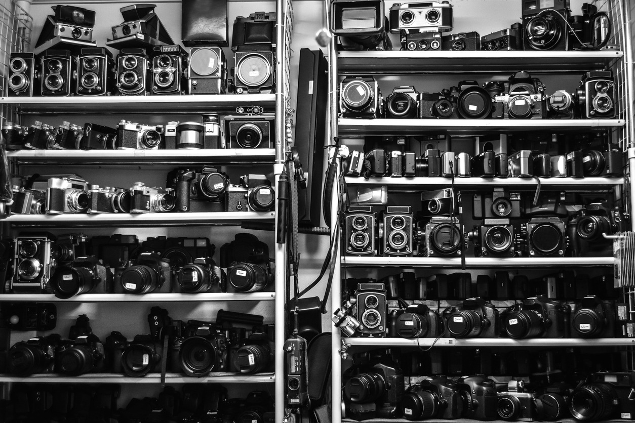 A display of old vintage cameras