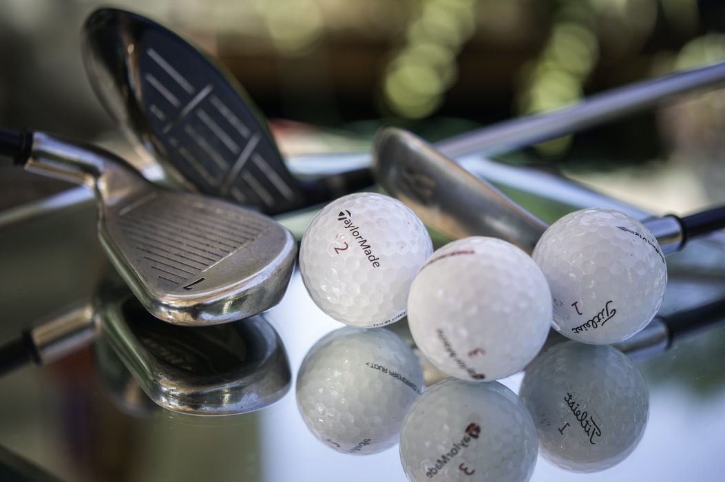 A-photo-of-golf-clubs-and-golf-balls
