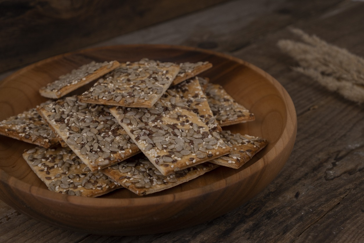 Cereal-crackers-with-seeds