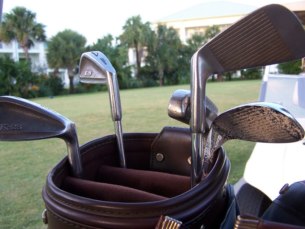 Few-golf-clubs