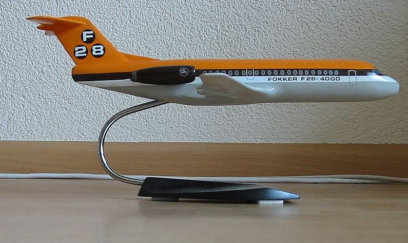 Fokker F28 static desk model