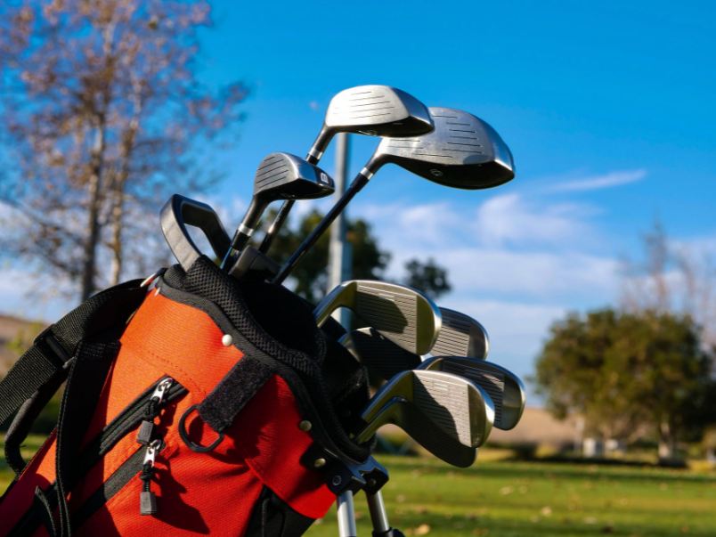 Golf-Clubs-Inside-The-Bag