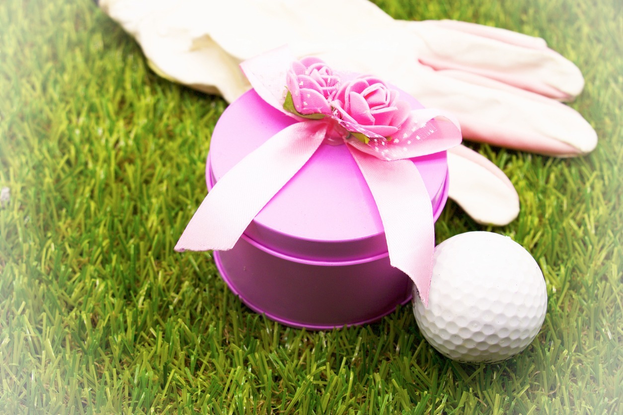 Golf-ball-with-gift-for-Christmas-and-New-year
