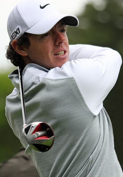 Rory-McIlroy-watches-drive-flight
