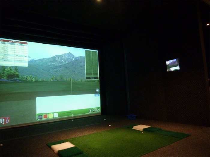 This-is-how-a-golf-simulator-looks-like