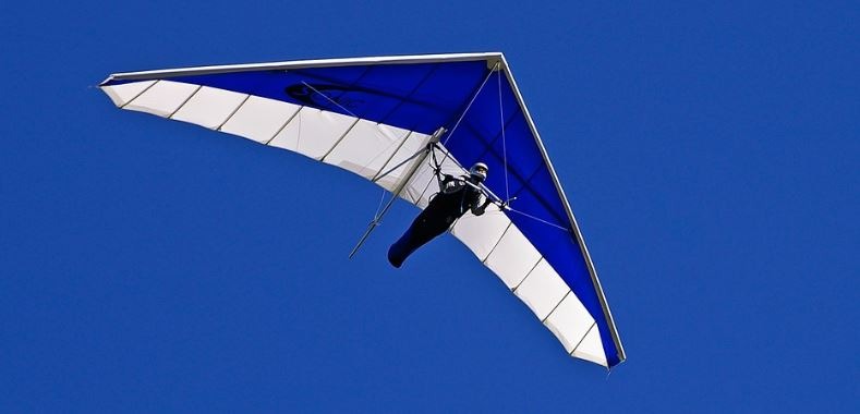 flying a hang glider