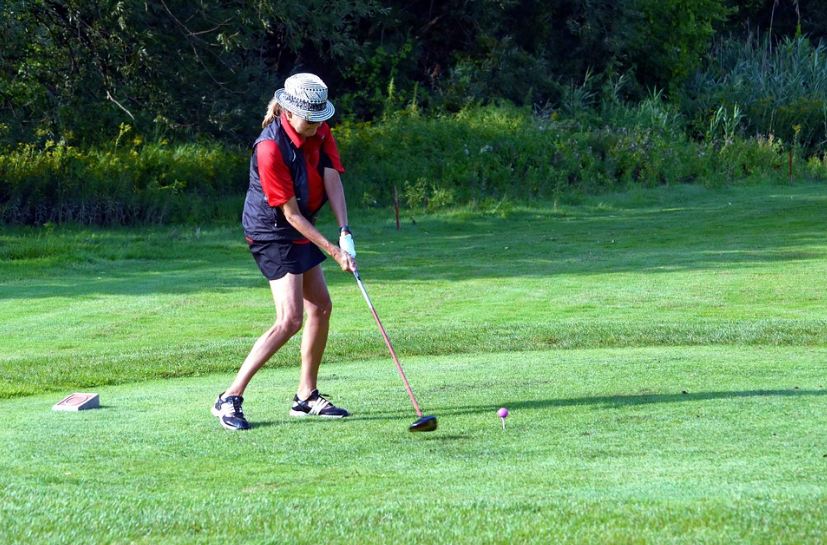golfer-golfing-golf-swing-woman