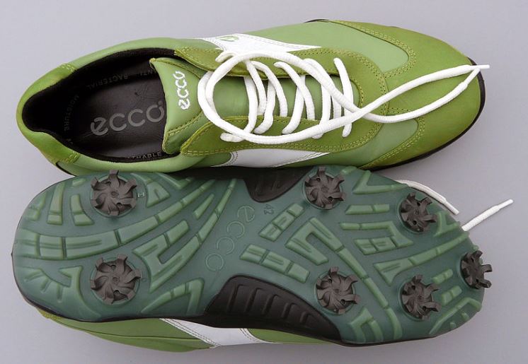 green-shoes-with-spike