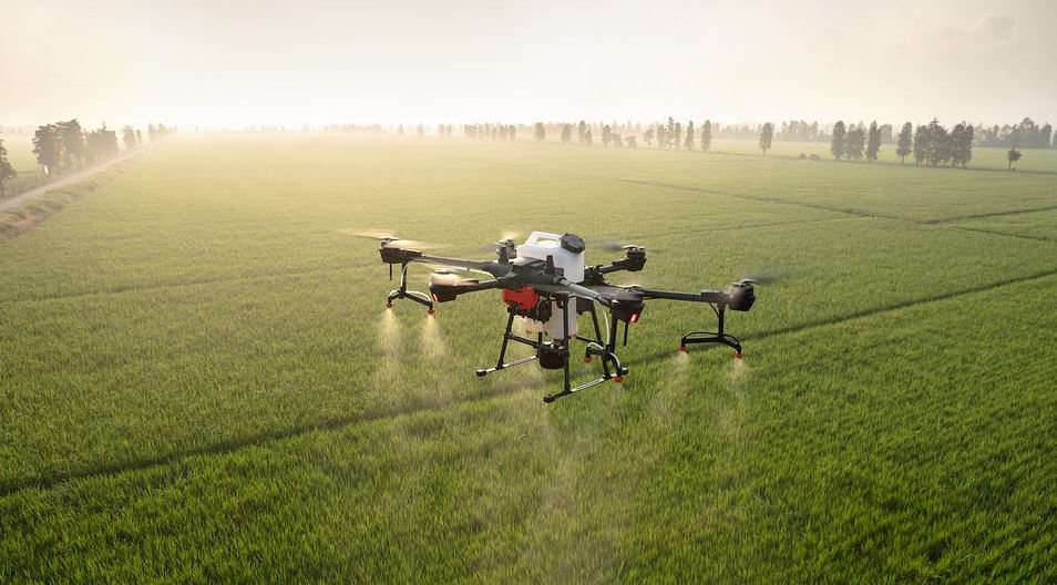 agriculture-drones-spraying-pesticide