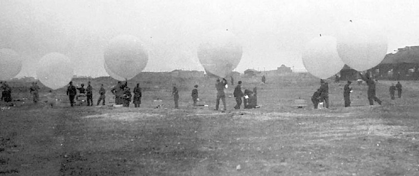 incendiary-balloons-for-Operation-Outward-in-England