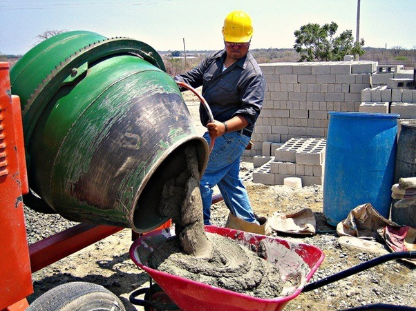 Mixing concrete mortar using a construction mixer