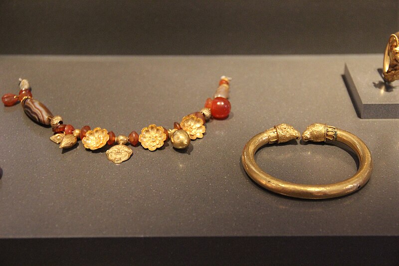 Ancient gold jewelry from Cyprus