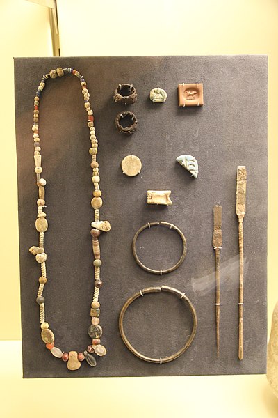 ancient Assyrian jewelry