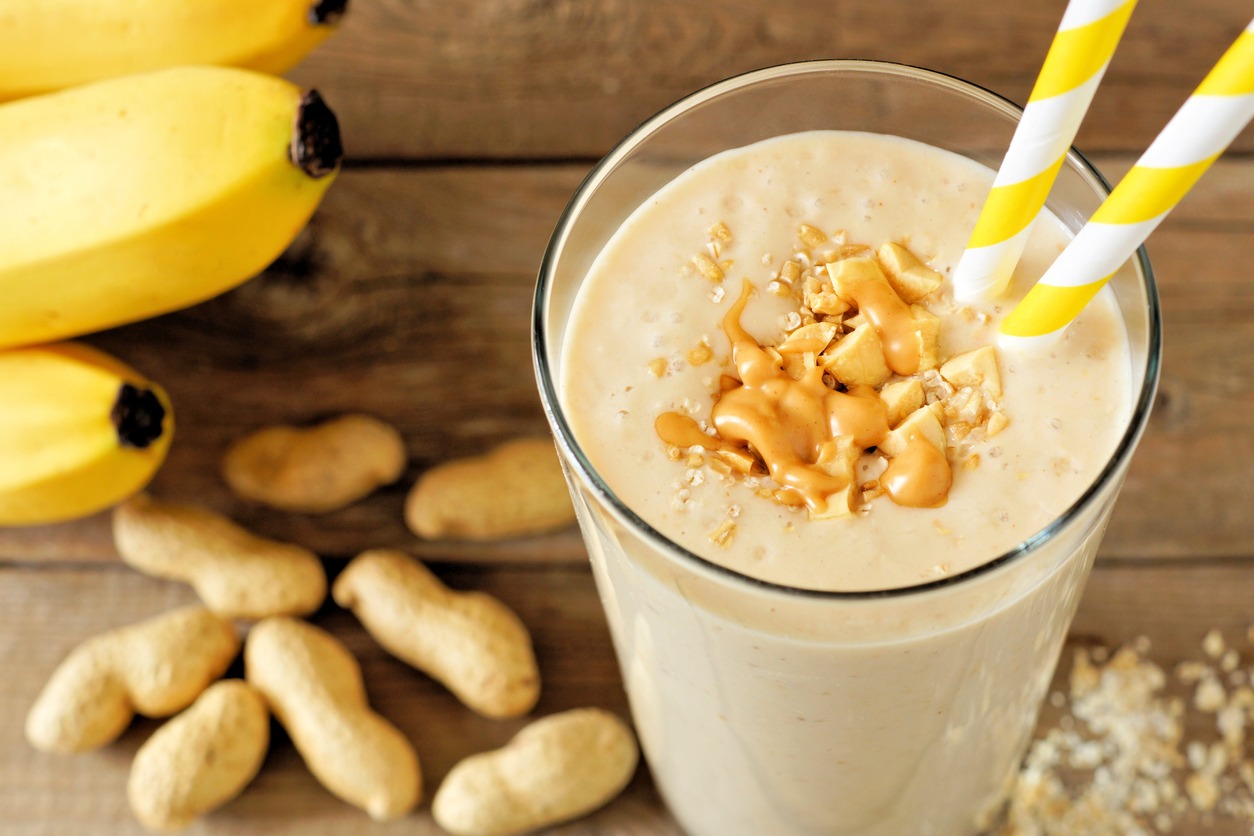 peanut-butter-banana-oat-smoothie-on-rustic-wood-with-scattered-ingredients