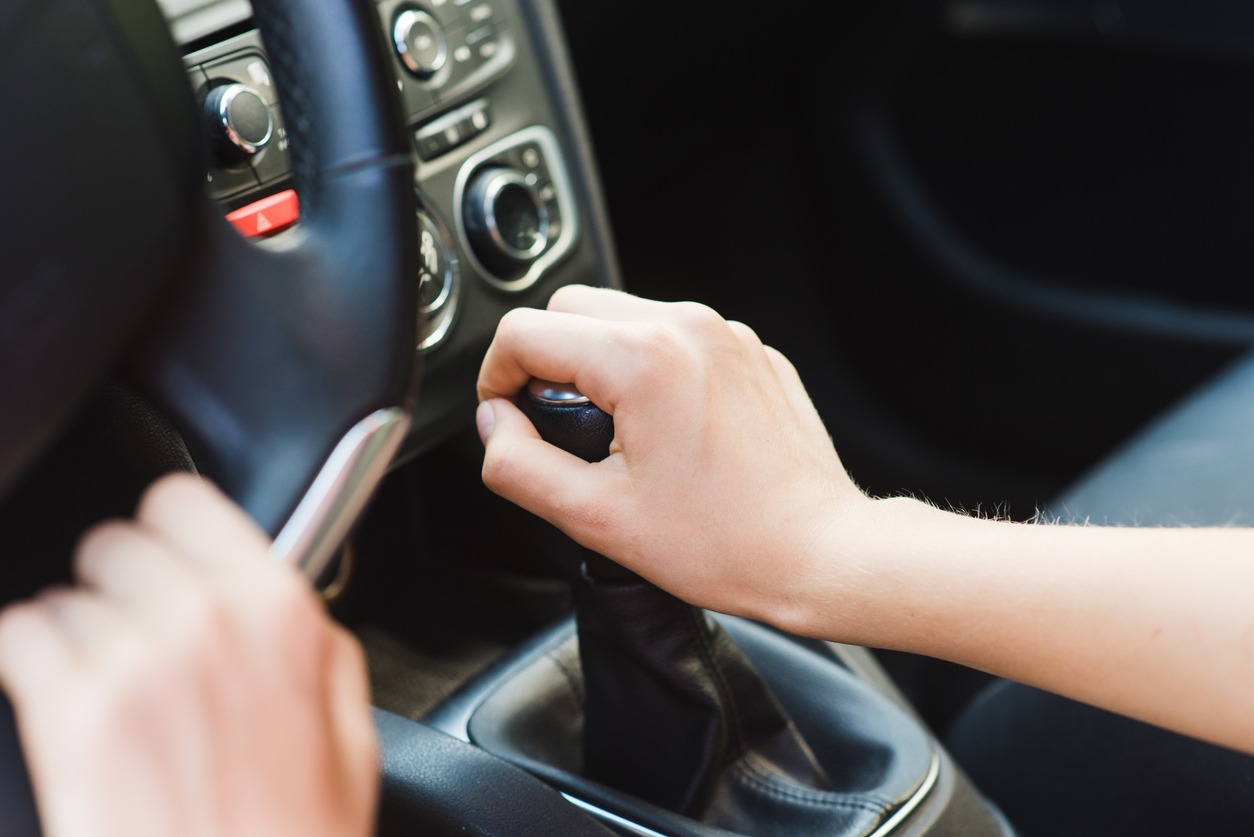 picture-of-female-hands-and-gear-lever