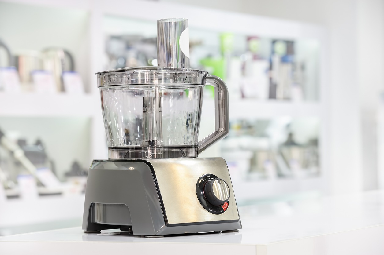 single-electric-food-processor-in-retail-store
