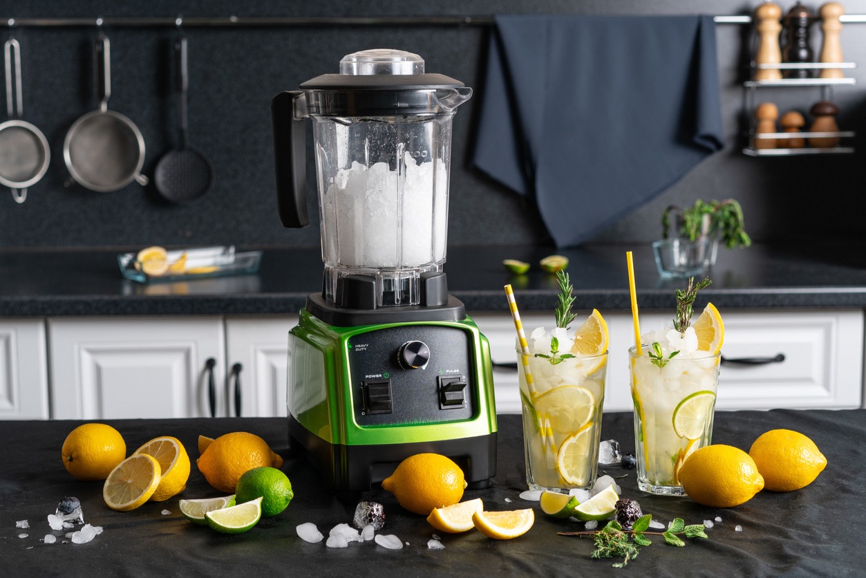 wireless-modern-blender-with-blended-ice-inside-the-bowl-making-a-healthy-summer